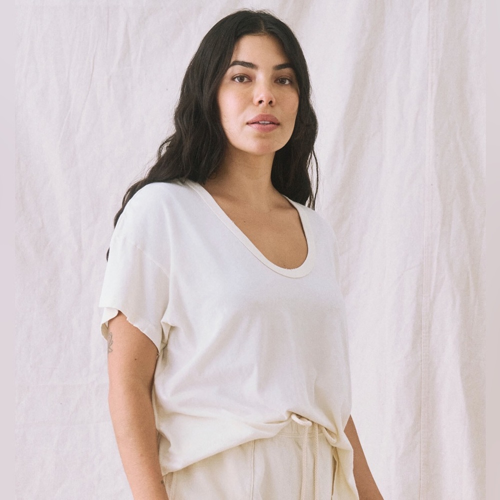 The Great. U-Neck Drop Sleeve, Distressed Tee in Washed White, Size 2